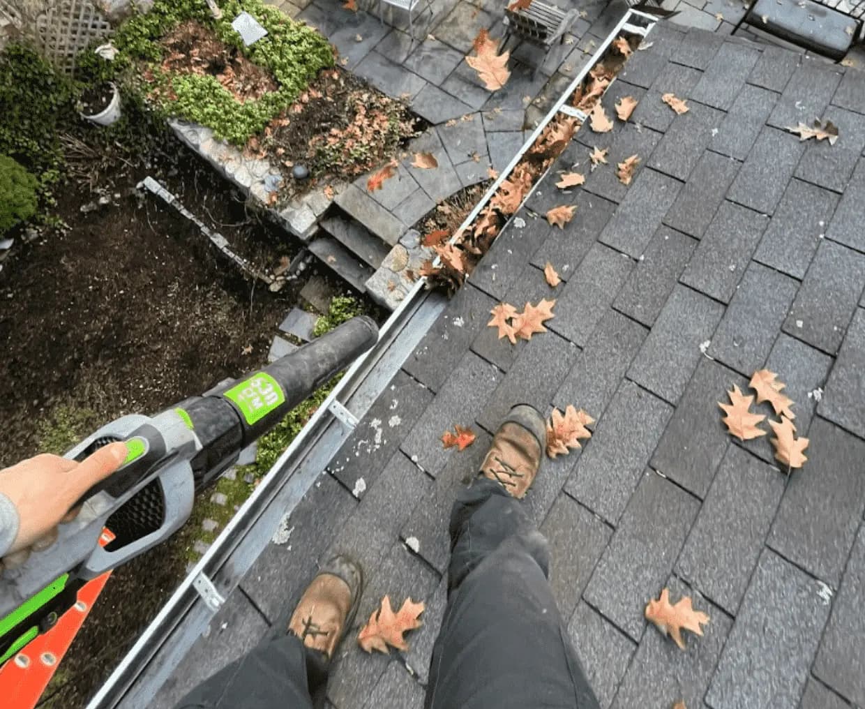 Gutter Cleaning Services in Aurora